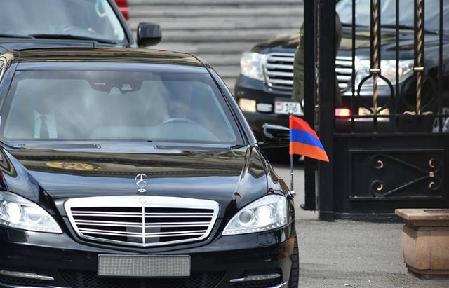 Փաշինյանն ասում էր․ «Այսօր ՀՀ վարչապետի կորտեժը փոքրացել է». հիմա առնվազն զավեշտ է թվում այս նախադասությունը՝ կորտեժը ոչ թե փոքրացել է, այլ կրկնապատկվել. «Հրապարակ»