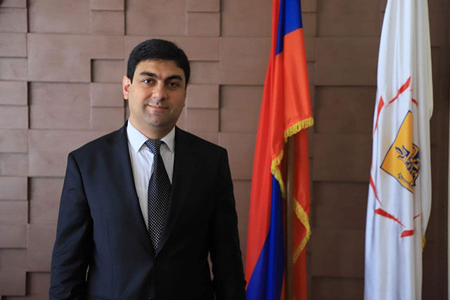 Նոր Նորք վարչական շրջանի ղեկավար Սուրեն Ղամբարյանը վաղվանից դադարեցնում է իր  լիազորությունները