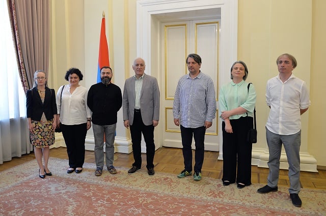 Վրացի բանաստեղծները նախագահի հետ զրույցում կարևորել են հայ-վրացական դարավոր մշակութային կապերի շարունակական ամրապնդումն ու զարգացումը
