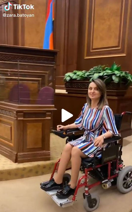 Զարուհի Բաթոյանը ԱԺ նիստերի դահլիճում «տիկ-տոկ» է նկարել (Տեսանյութ)