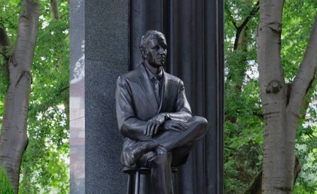 Վառնայում տեղադրվել է Շառլ Ազնավուրի արձանը