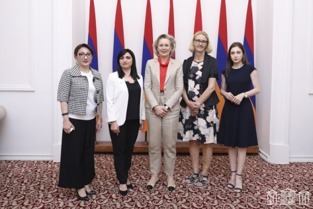 ԵԱՀԿ ԽՎ նախագահի ուշադրությունը հրավիրել են սահմանամերձ համայնքների բնակիչների իրավունքների պաշտպանության խնդրի վրա՝ նշելով, որ դրանք պարբերաբար ոտնահարվում են ադրբեջանցիների կողմից