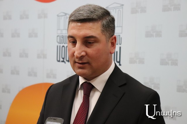 Գնել Սանոսյանը՝ սահմանագծման հանձնաժողովի առաջին նիստից. «Եղել է կառուցողական, նորմալ հանդիպում, օրինակ, ձեզնից ոչ մեկը հիմա իրար չի ծեծում չէ՞ ու եթե դրսում իրար ծեծեն, չեղավ չէ՞, որ այստեղ էր»