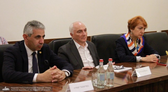 Արցախի Ազգային ժողովում ՀԴԿ նախագահ Արամ Սարգսյանի և փորձագետների հետ քննարկել են արտաքին քաղաքական մարտահրավերների հետ կապված հարցեր
