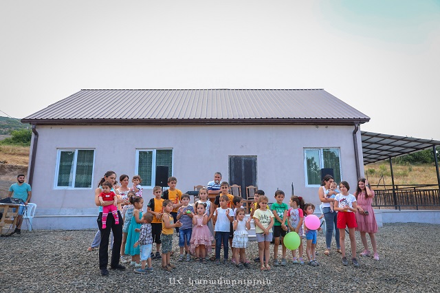 Արցախի Դահրավ գյուղում տեղահանված 6 ընտանիք ստացել է նորակառույց բնակարանների բանալիները