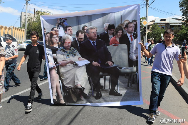 «ԵՄ-ն ուշադիր հետևում է». «Ժողովուրդ»