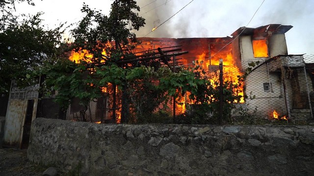 Ասկերանի շրջանի Դահրավ գյուղում այրվել է 4 բնակելի տուն