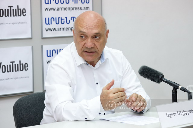 «Ես՝ որպես ակտիվ քաղաքացի տեղյակ չեմ, օրինակ, Ջերմուկի ուղղությամբ ինչ նահանջ է եղել, ուր են մինչև հասել հայկական զորքերը»․ Աշոտ Մելիքյանը՝ տեղեկատվական վակուումի մասին