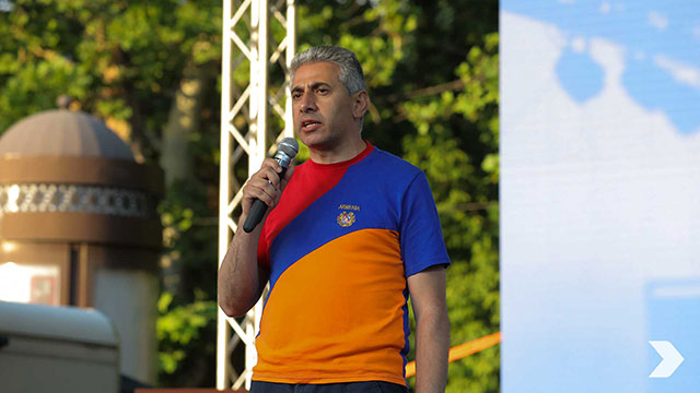 «Բերձորի գողը». Էդգար Ղազարյանն այսպես վերնագրեց իր ելույթը Ֆրանսիայի հրապարակում