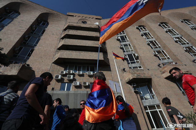 Ամեն մեկն՝ իր գործին