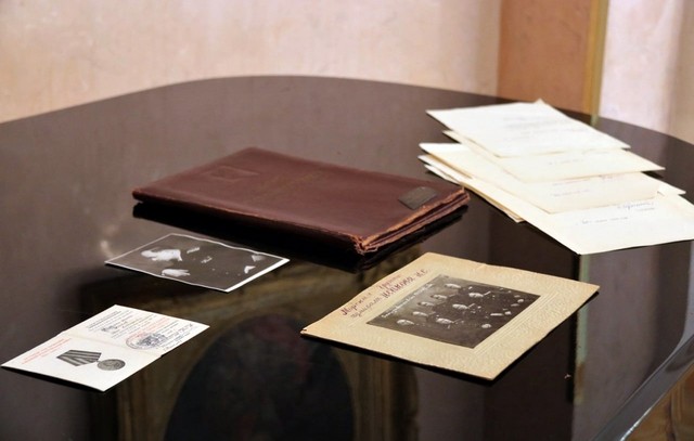 Լուսանկարներ, հեռագրեր. ՌԴ-ում ՀՀ դեսպանատանը «Մայր Հայաստան» թանգարանին են փոխանցվել ծովակալ Իսակովի անձնական իրեր