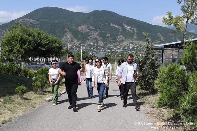 Տավուշում Քրիստիննե Գրիգորյանը հանդիպել է անհետ կորած անձանց ընտանիքների անդամներին. խնդիրների վերաբերյալ պաշտպանի իրավասության շրջանակներում նախանշվել են կոնկրետ գործողություններ