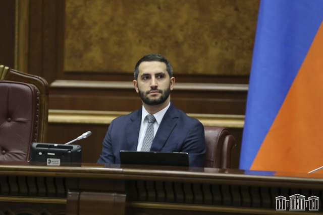 «Ոչ այստեղ են, ոչ փողոցում․ պարոն Քոչարյան, լույս կսփռե՞ք»․ Ռուբինյանի եւ ՔՊ-ի ուղերձները՝ ընդդիմությանը