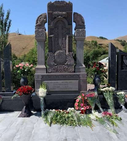 Բազում բնակավայրում տեղադրվեց խաչքար և հուշարձան՝ ի հիշատակ արցախյան պատերազմների զոհերի