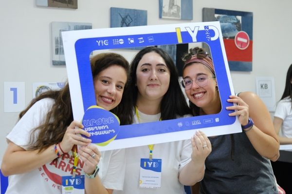 Ո՞վ է երիտասարդը․ ինքնատիպ պատասխան Գյումրիում` երիտասարդների միջազգային տոնին (ֆոտոշարք)