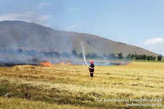 Օձուն-Արևածագ ճանապարհին hրդեհը մեկուսացվել է. այրվել են հնձած ցորենի դաշտեր