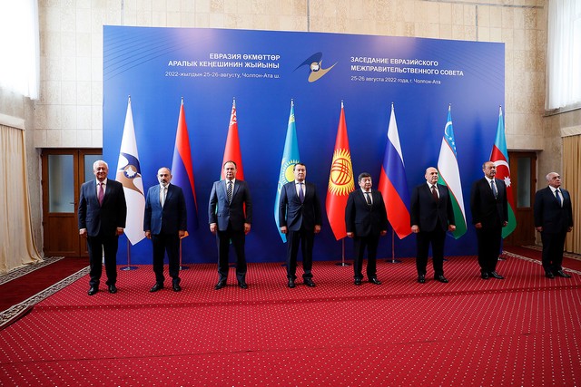 Ադրբեջանը պատրաստվում է որոշակի շրջադարձ կատարել դեպի ՌԴ: ԵԱՏՄ-ին նրա անդամակցության համար հանրային կարծիք է նախապատրաստվում. JAMnews