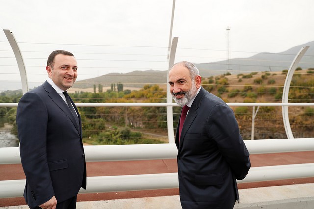 Փաշինյանը և Ղարիբաշվիլին ներկա են գտնվել հայ-վրացական Բարեկամության կամրջի գործարկման պաշտոնական միջոցառմանը
