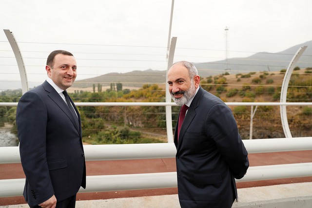 Փաշինյանը հեռախոսազրույց է ունեցել Ղարիբաշվիլիի հետ
