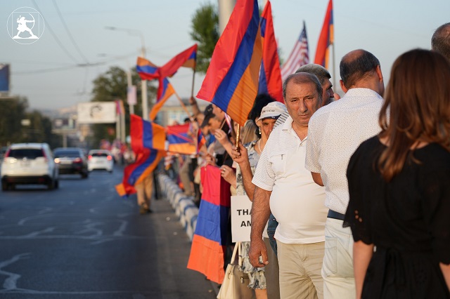 «Այսօրվանից Հայաստանը թողնում է ռուսական կեղտոտ համակարգը եւ մտնում է արեւմտյան նորմալ իրավական համակարգ, այս օրվան շատ ենք սպասել». Նենսի Փելոսիի ողջույնի հավաքի մասնակից