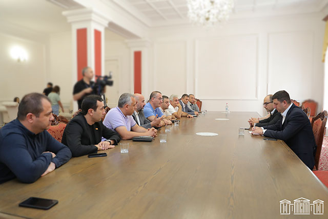 «Պատիվ ունեմ» խմբակցության անդամները հանդիպել են Արցախի Հանրապետության Ազգային ժողովի պատվիրակությանը