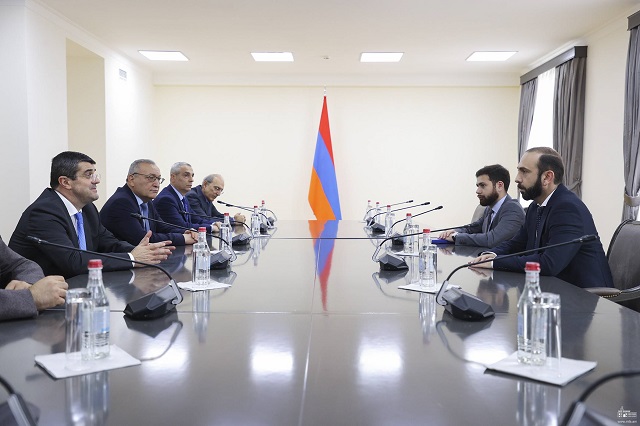 Արարատ Միրզոյանը Արցախի նախագահին ներկայացրել է Ադրբեջանի հետ հարաբերությունների կարգավորման շուրջ ընթացող քննարկումների զարգացումները