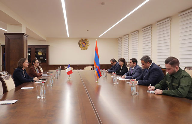 Սուրեն Պապիկյանն ու Իզաբել Դյումոնը քննարկել են ադրբեջանական ագրեսիայի հետևանքով ստեղծված իրադրությունը