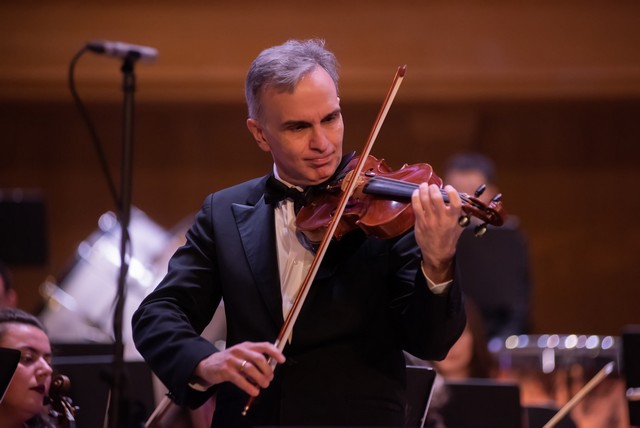 «Հայաստանը երաժշտության հատուկ երկիր է». Գրեմմիի մրցանակակիրը հայ վինագործի պատրաստած ջութակով՝ «Արմենիա» փառատոնի բեմում