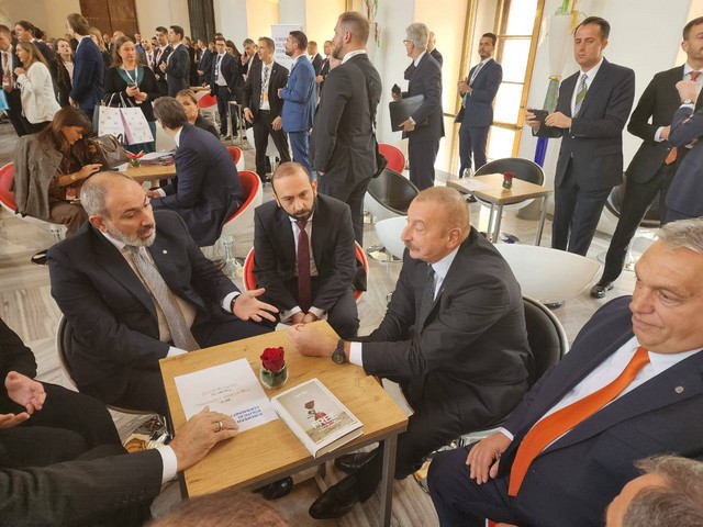 Արևելքից Արևմուտք և այս արանքում թուրք-ադրբեջանական դաշտում խաղեր տալու ճիգերը ոչ թե քաղաքականություն են, այլ գավառական խորամանկություն. իսկ ժամանակը սպառվում է. «Դրօշակ»