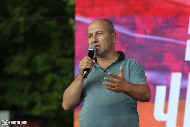 «Այս ու այն պաշտոնյաներ կրկնում են, որ Արցախը տանք, լավ ենք ապրելու, ոմանք նաեւ ասում են՝ խի Արցախը մե՞րն է եղել, որ հիմա էլ տանք». Գեղամ Նազարյան