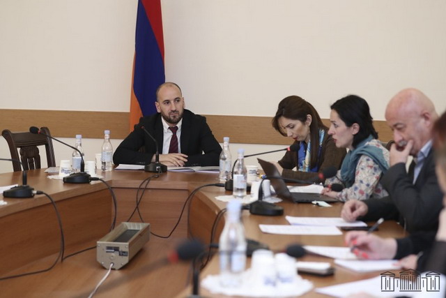 «Ունենք բազմաթիվ ահազանգեր, երբ դպրոցում առարկան դասավանդում է ուսուցիչը, բայց գրանցվում է վարչական աշխատողի անունով, վարձատրությունն էլ ստանում է վարչական աշխատողը». Ժաննա Անդրեասյան