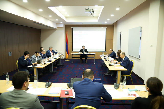 «Ժողովրդի մի մասն էլ մտածում է, որ հենց լավ էլ միապետական կարգեր պետք է լինեն Հայաստանում, կոշտ միապետական կարգեր». Հայաստանը կշարունակի կառավարվել խորհրդարանական համակարգով