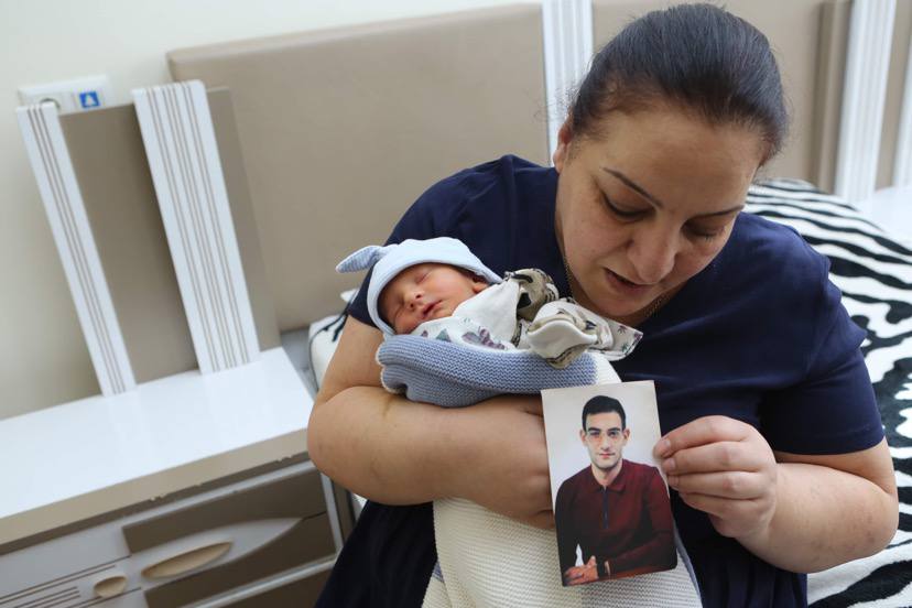 «Մա՛մ, պա՛պ, խնդրում եմ՝ երեխա ունեցեք». ծնվել է 44-օրյա պատերազմում զոհված Վահե Կարապետյանի եղբայրը` Վանը
