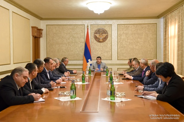 Քննարկել են Արցախի շուրջ վերջին զարգացումները. Արայիկ Հարությունյանն աշխատանքային ընդլայնված խորհրդակցություն է հրավիրել 