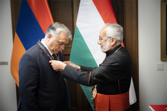 Օրբանին ներե՞լ են հայ կաթոլիկները. Սուրբ խաչ շքանշան՝ Հունգարիայի վարչապետին. «Ազգ»