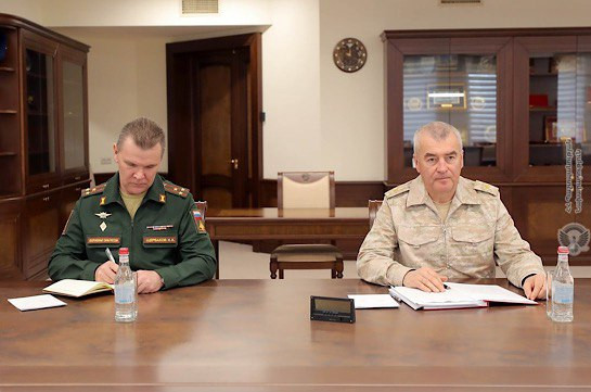 Արցախի ԱԺ խմբակցությունների ղեկավարները հանդիպել են խաղաղապահ զորակազմի հրամանատար Անդրեյ Վոլկովի հետ