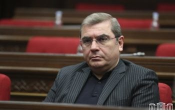 Եկեղեցու դեմ արշավը ռազմավարական բնույթ ունի և կառուցված է երկու փոխկապակցված փուլերի շուրջ, որոնք կարելի է անվանել «նվազագույն ծրագիր» և «առավելագույն ծրագիր». Դավիթ Անանյան