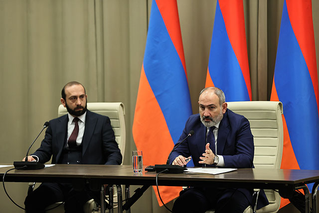 Փաշինյանը հանդիպել է արտերկրում հավատարմագրված ՀՀ դիվանագիտական ներկայացուցչությունների ղեկավարներին (Ֆոտոշարք)