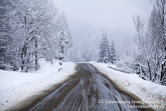 Ամասիայի տարածաշրջանում, Վարդենյաց լեռնանցքում, Չարենցավան և Հրազդան քաղաքներում տեղում է ձյուն