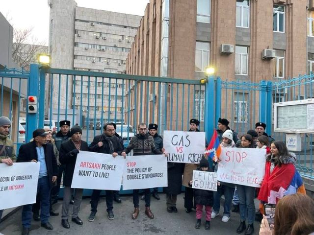 «Մի խումբ ցուցարարներ արգելափակել են ՄԱԿ-ի հայաստանյան գրասենյակի բոլոր մուտքերը, ինչպես փակ է Արցախի մուտքը»