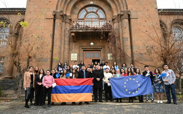 Երիտասարդ եվրոպական դեսպաններն Օշականում գործարկել են Հայաստանում առաջին եվրաակումբը