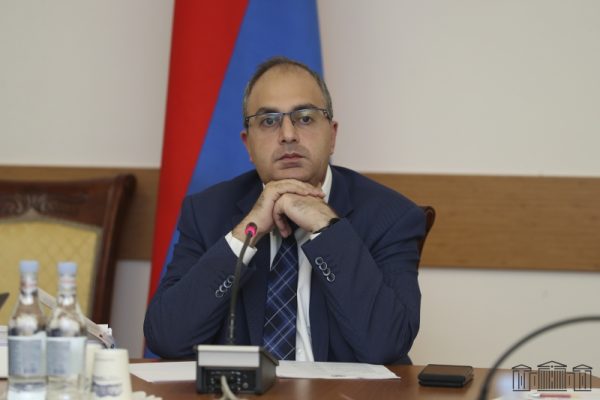 Էս պետականությունը լաբորատորիա չէ. ՔՊ-ական պատգամավորը սահմանադրական բարեփոխումների մասին