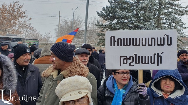 «Իրավիճակը լարվելու է․ Հայաստանի համար լուրջ փորձության շրջան է սկսվելու»․ ցույց Գյումրու ռազմաբազայի մոտ