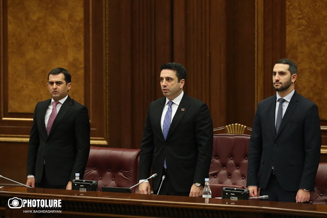 «Նապաստակ-նկարոցի, «սնդիկ-փարթի», «քաղաքական աբսուրդ»․ ընդդիմության ու մեծամասնության բանավեճը