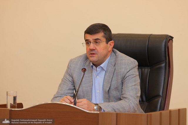 Արցախի նախագահը կամա-ակամա նպաստում է առնվազն մարդկանց խոսույթի մեջ հանձնվողական թեզերի գեներացմանը․ «Հայացք Երևանից»