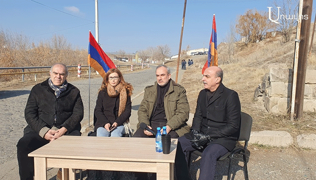 «Շարունակելու ենք ունենալ զոհեր, Արցախի հայաթափում, քանի դեռ Փաշինյանը նստած է իր աթոռին»․ ասուլիս՝ Գյումրու ռազմաբազայի դիմաց