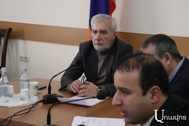 «Բամբասկոտ կինը ձեր ամուսինն ա, լռե՛ք, է՞ս ինչ բան է, մի հատ հավաքե՛ք ձեզ». Թեժ վեճ՝ Անդրանիկ Քոչարյանի ու Աննա Գրիգորյանի միջեւ