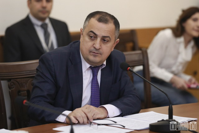 «Իմ դպրոցը 1986թ․-ին նորագույն դահլիճ ունեցավ, իսկ հիմա վերածվել է պահեստի»․ պատգամավորը՝ Կարեն Գիլոյանին