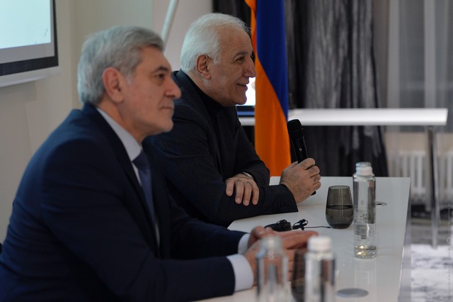 ՀՀ նախագահը հանդիպել է Էստոնիայի հայ համայնքի ներկայացուցիչների հետ