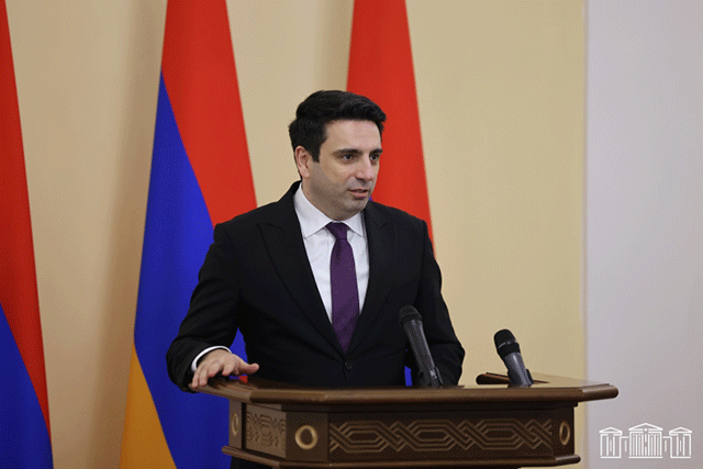 Հաճելի է տեսնել պայծառ երիտասարդների, որոնք հետաքրքրվում են իրենց երկրի ապագայով եւ մյուսներին էլ կարողանում են մոտիվացնել. Ալեն Սիմոնյան